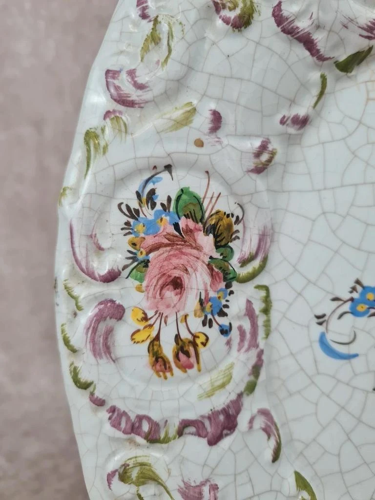 Plato antiguo de loza con decoración floral pintada a mano 🌸 Siglo XIX – photo 3